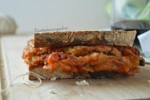 panino con la parmigiana sandwitch with eggplant parmigiana 1-min copertina (1)-min